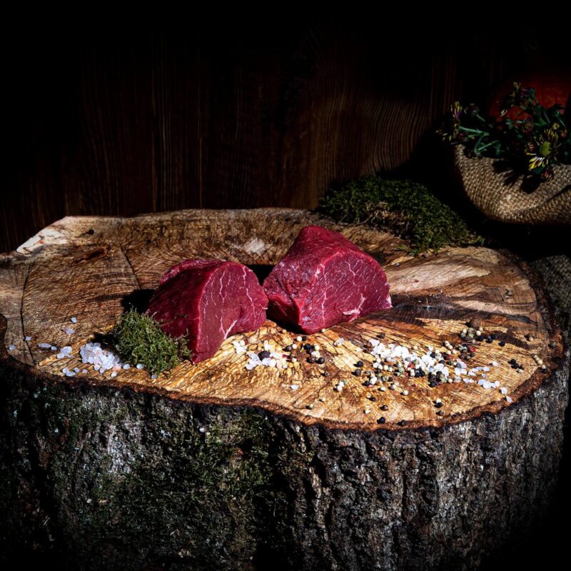 Rohes Fleisch auf einem Holzbrett