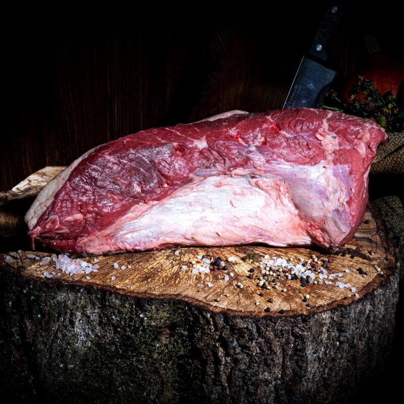 Rohes Fleisch auf Holzplatte