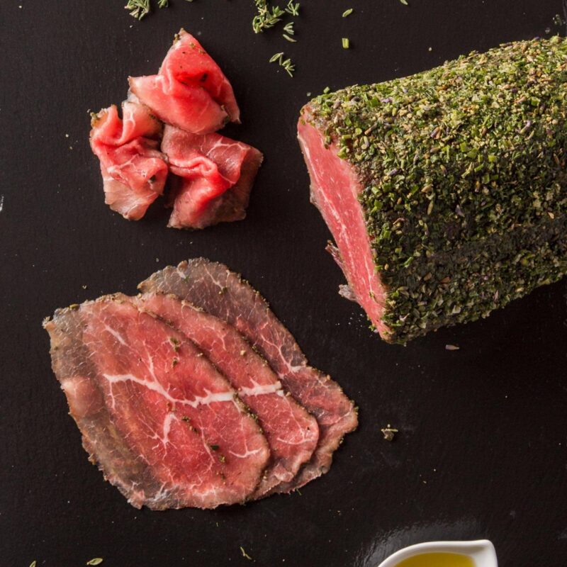 Fleisch mit Kräutern und Öl