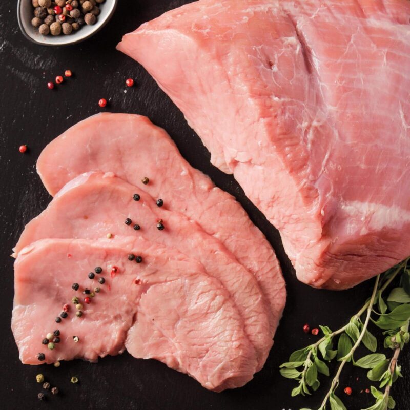 Rohes Kalbfleisch mit Gewürzen