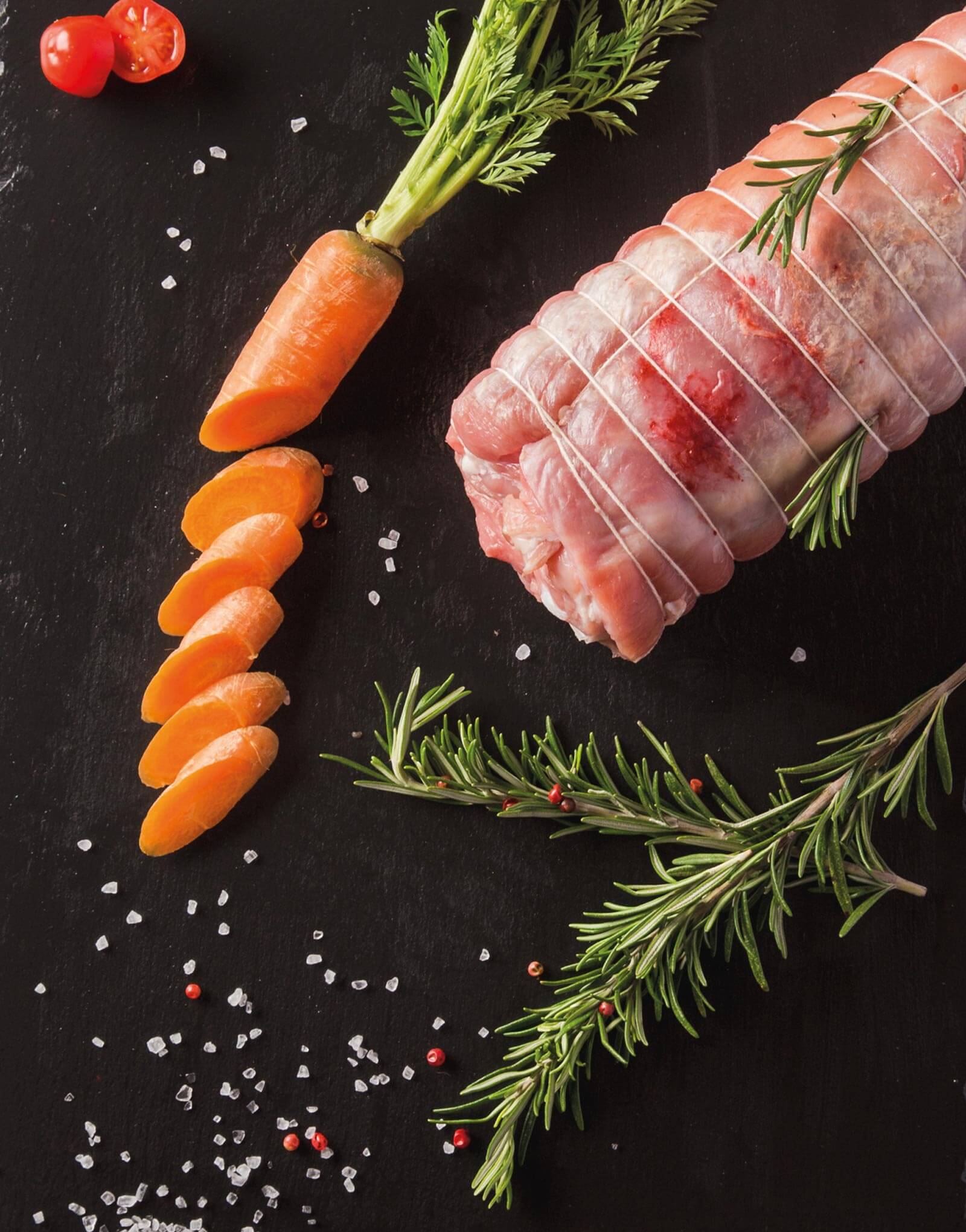 Kalbsrollbraten mit Gemüse und Kräutern