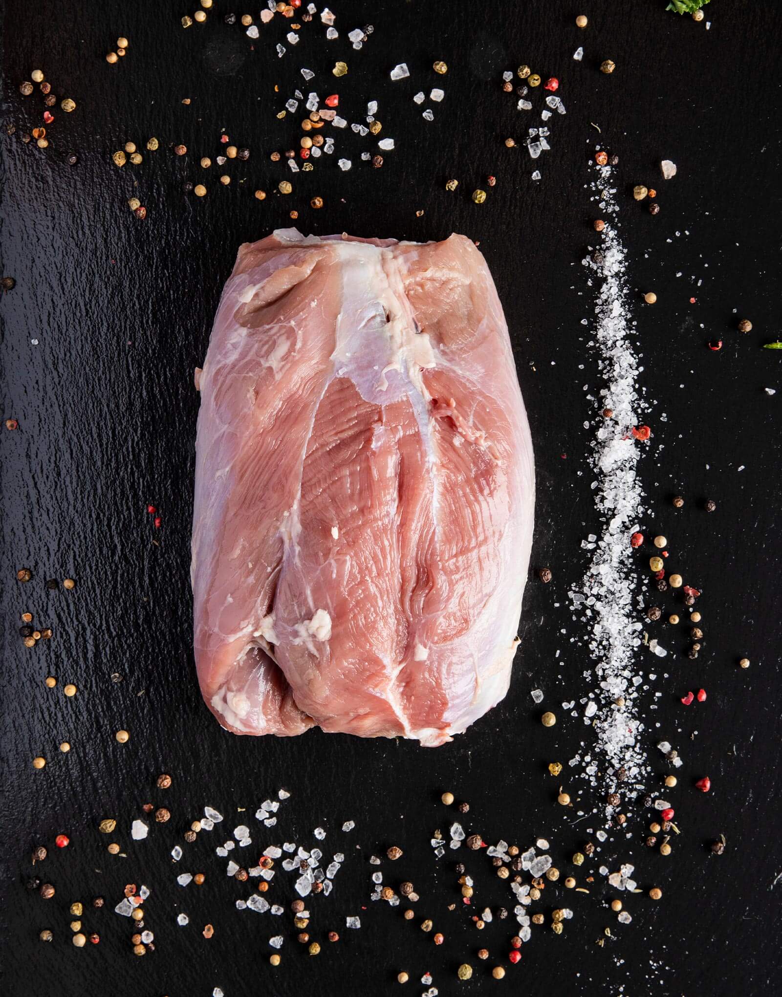 Rohes Kalbfleisch mit Gewürzen