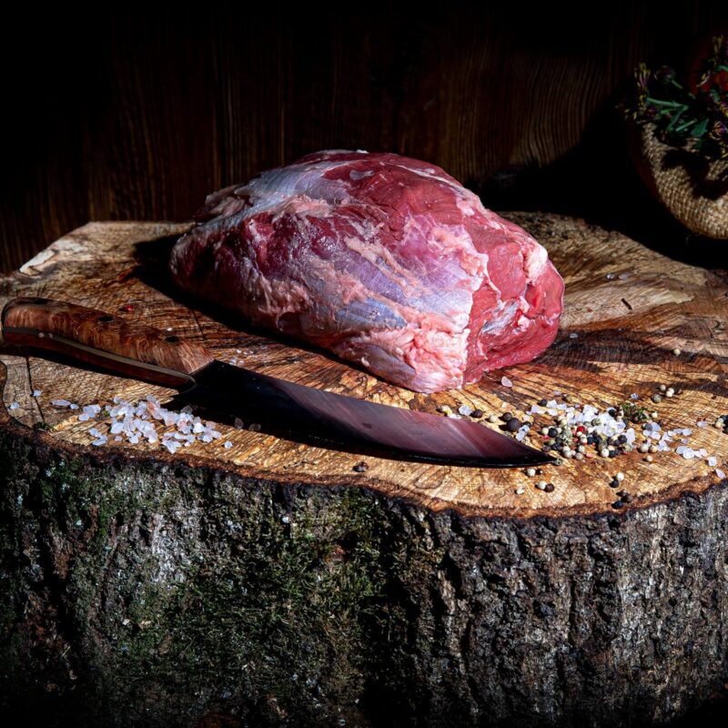 Rohes Fleisch auf einem Holzbrett
